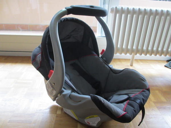 A Baby Car Seat For Newborns Can Double As A Carrier And Rocker
