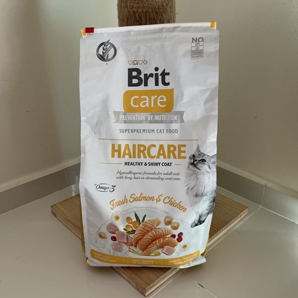 Makanan Kucing Kering Britcare Grain-Free Haircare Fresh Salmon And Chicken