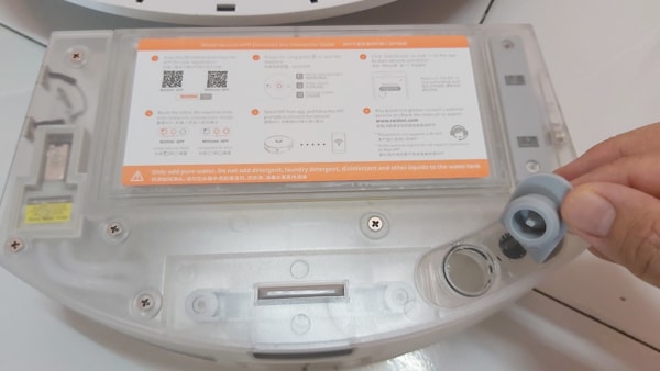 Filling Up The Water Tank Of The Roidmi EVE Plus Robot Vacuum Cleaner