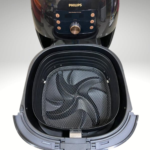 Frying Basket Of The Philips 7.3L Premium Air Fryer XXL Smart Sensing HD9860