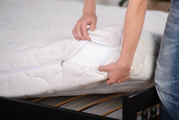 Remove Any Bedding Before Tackling Blood Stains On Your Mattress