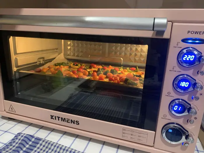 Roasting Vegetables In The Kitmens KM-KO65 Smart Digital Oven 65L