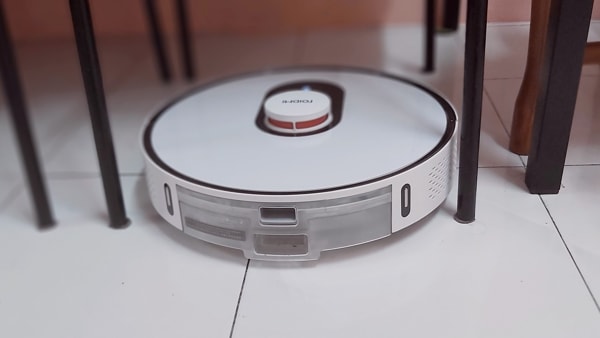 Roidmi EVE Plus Robot Vacuum Cleaner Avoids Furniture