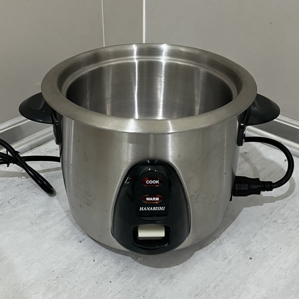 Stainless Steel Inner Pot Of The Hanabishi 3 Ply Stainless Steel Rice Cooker 1.0L HA3166R