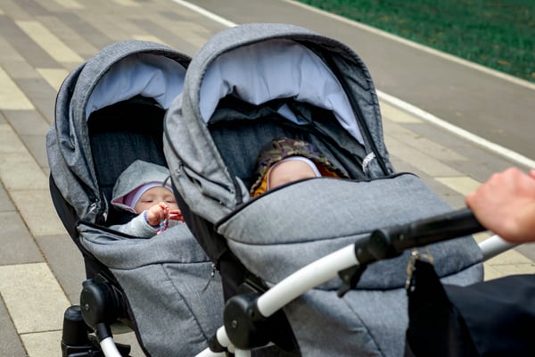 Kereta Sorong Bayi Tandem Sesuai Digunakan Untuk Anak Kembar
